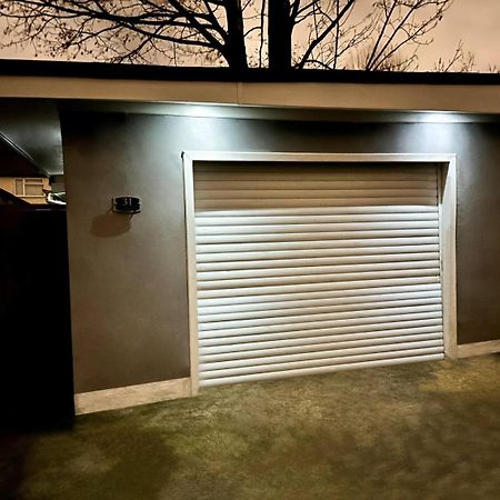 Boutique Backyard Bungalow - Brimsdown เอนฟิลด์ ภายนอก รูปภาพ