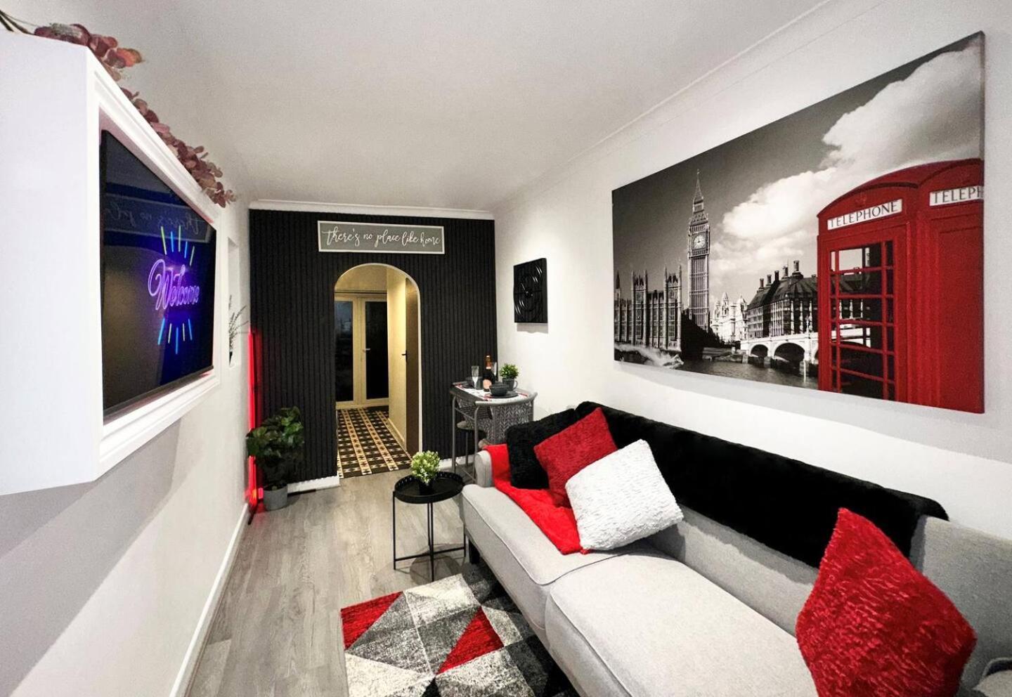 Boutique Backyard Bungalow - Brimsdown เอนฟิลด์ ภายนอก รูปภาพ