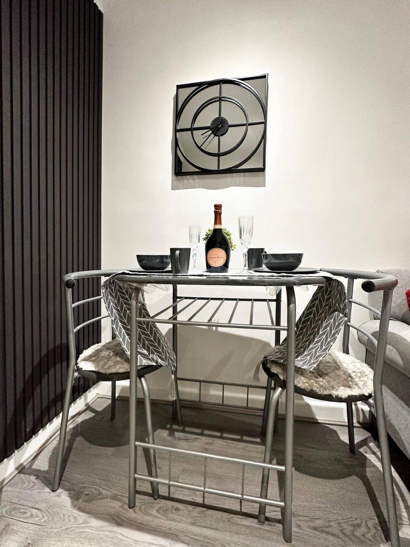 Boutique Backyard Bungalow - Brimsdown เอนฟิลด์ ภายนอก รูปภาพ