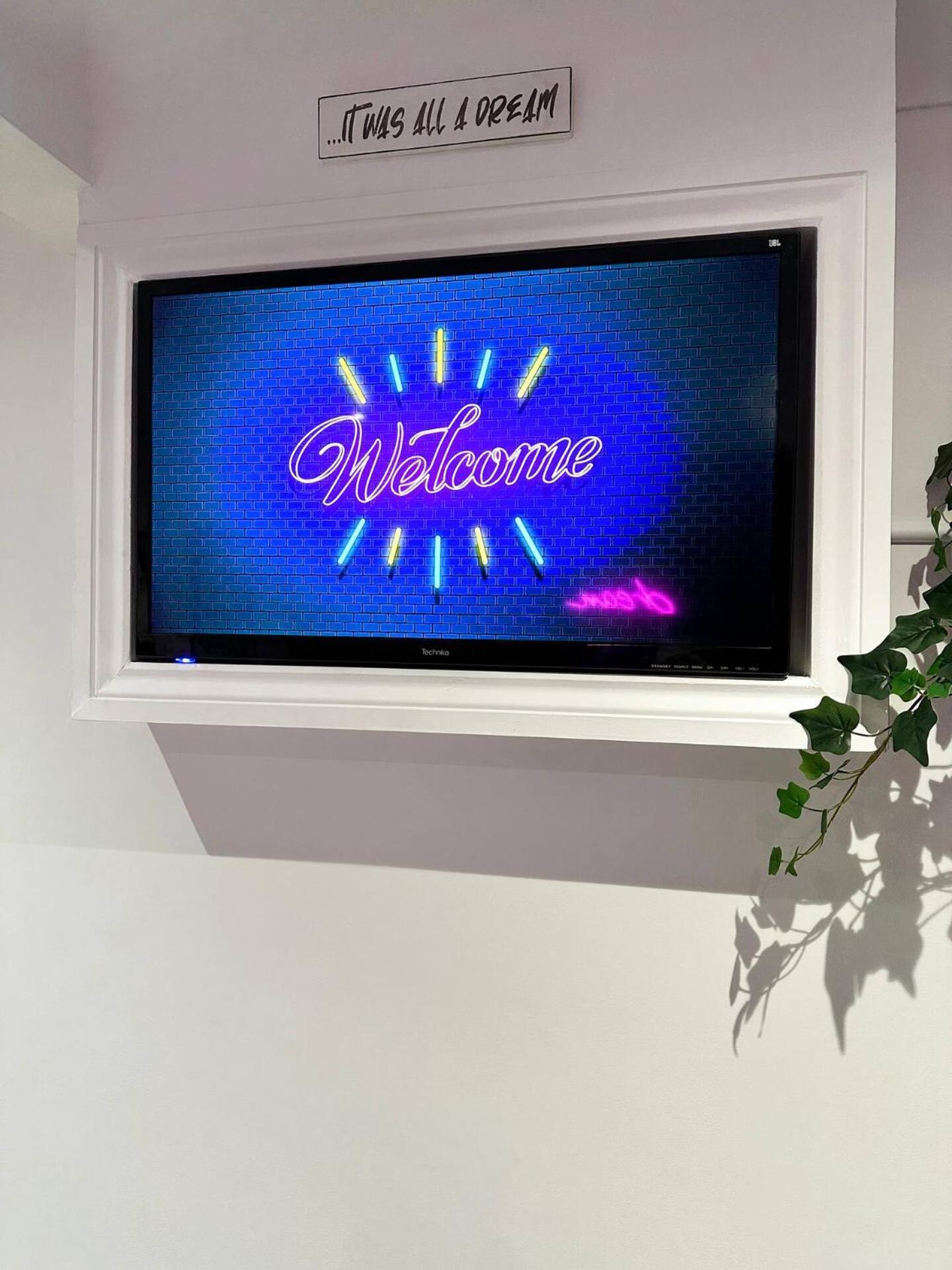 Boutique Backyard Bungalow - Brimsdown เอนฟิลด์ ภายนอก รูปภาพ