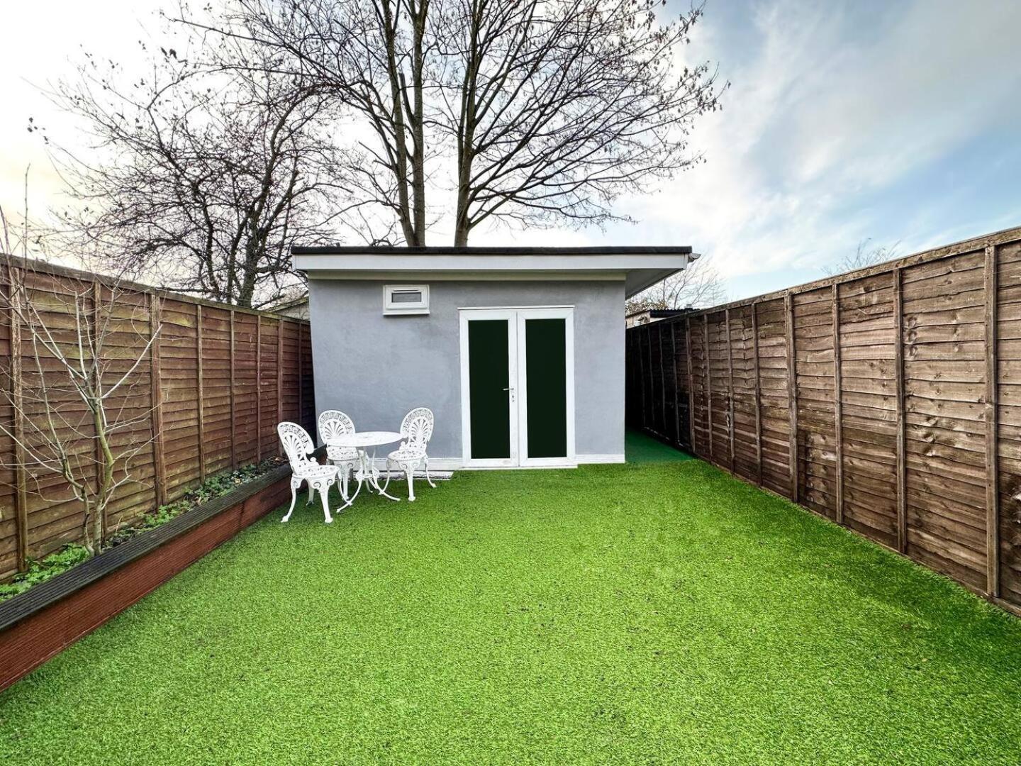 Boutique Backyard Bungalow - Brimsdown เอนฟิลด์ ภายนอก รูปภาพ