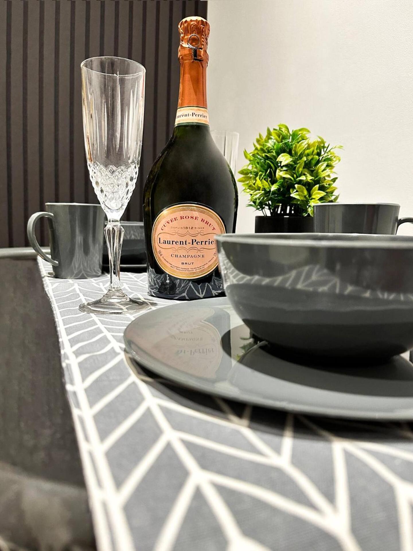 Boutique Backyard Bungalow - Brimsdown เอนฟิลด์ ภายนอก รูปภาพ